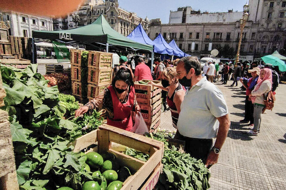 La economía popular supera al empleo privado en nueve provincias